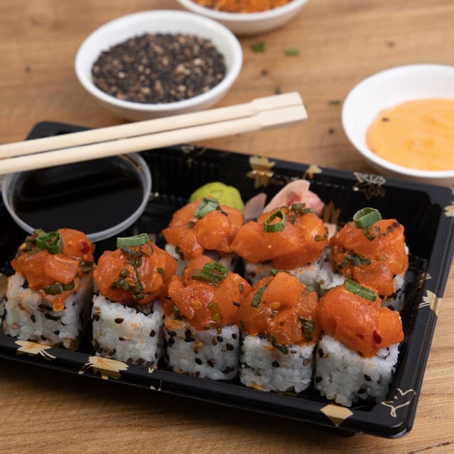 Spicy Salmon Maki 8 Pieces